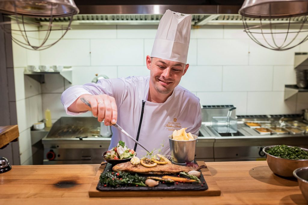 Restauracja Regionalna w Nosalowy Dwór Resort& SPA świętuje 20-lecie