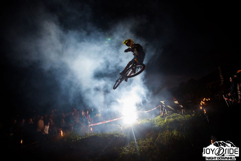Video relacja z ekstremalnej imprezy rowerowej Joy Ride Night Downhill