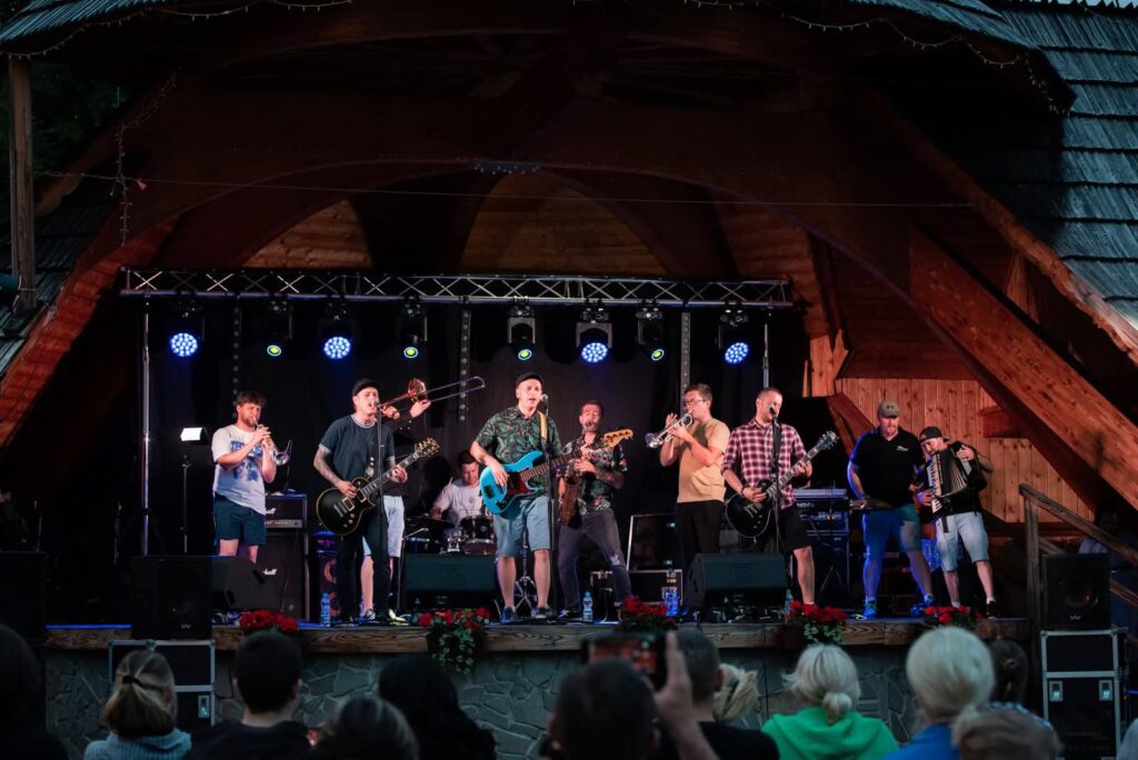 Koncert zespołów Warroza i Kompromitacja w Cafe Piano