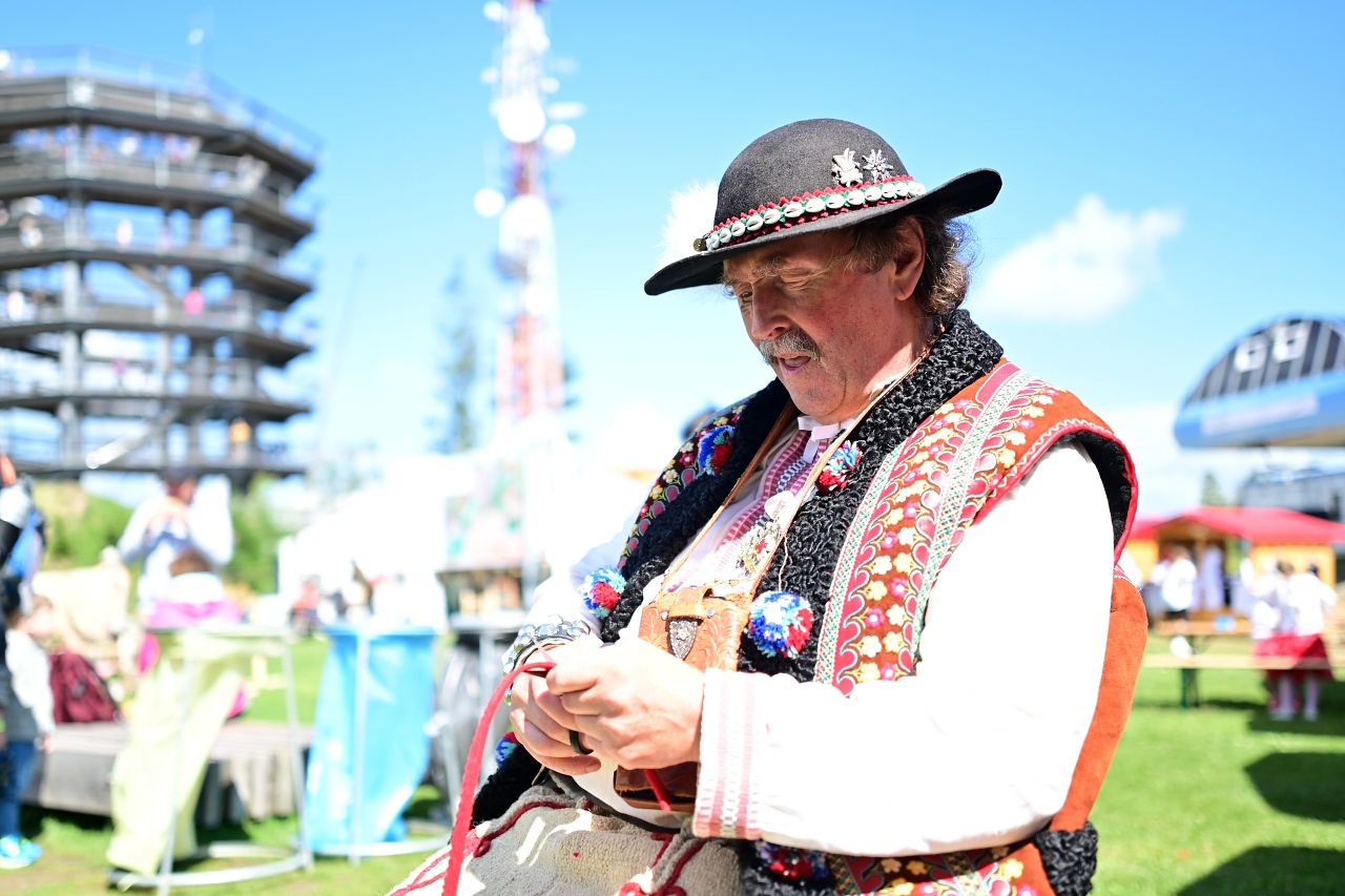 Kapela góralska podczas występu na Goralskim Festiwalu Folklorystycznym w Bachledce