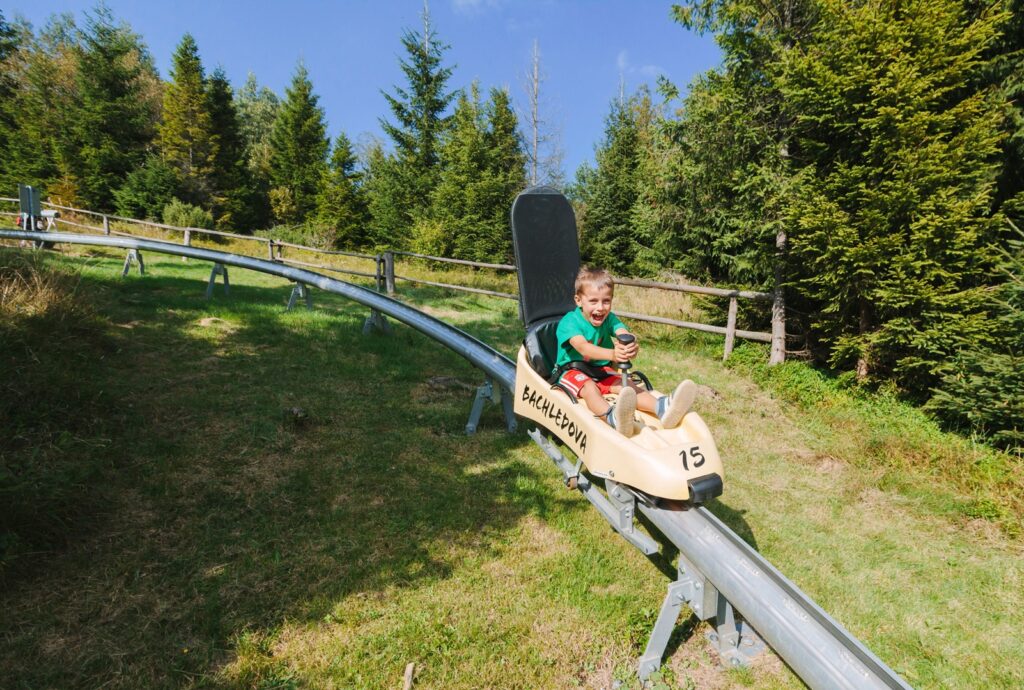 Najdłuższy tor bobslejowy w Tatrach powraca! BACHLEDKA otwiera zmodernizowaną atrakcję adrenalinową i zupełnie nowy Tor Kulkowy