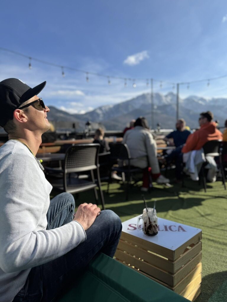 Café Tygodnik Podhalański: taras z najlepszym widokiem na Tatry
