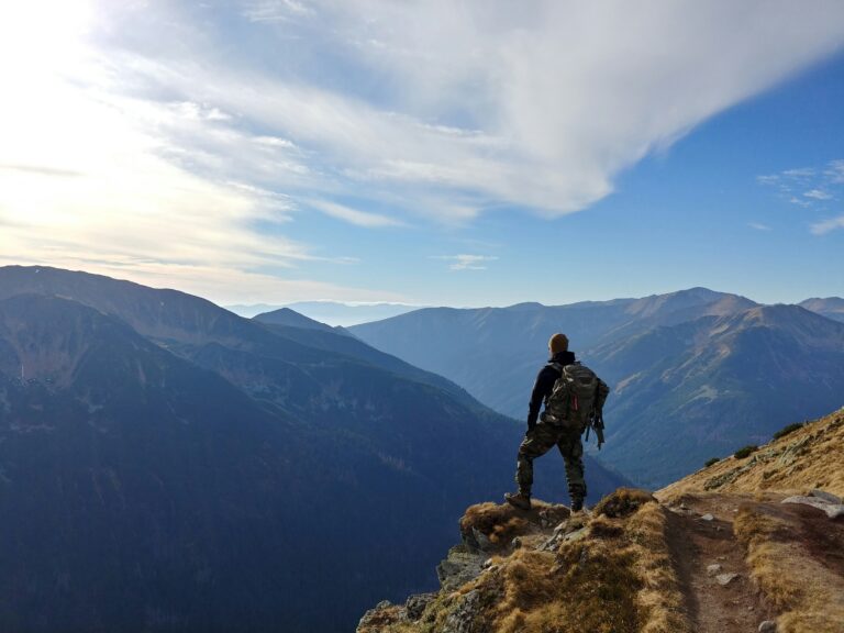 Tatry po obu stronach granicy: jak połączyć pobyt w Zakopanem ze szlakami na Słowacji?