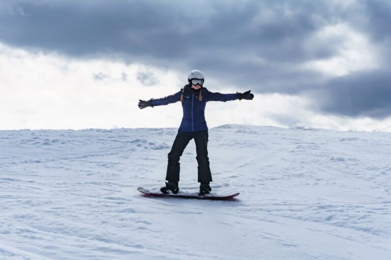 Forma przed sezonem snowboardowym. Jak ćwiczyć, by ograniczyć ryzyko kontuzji?